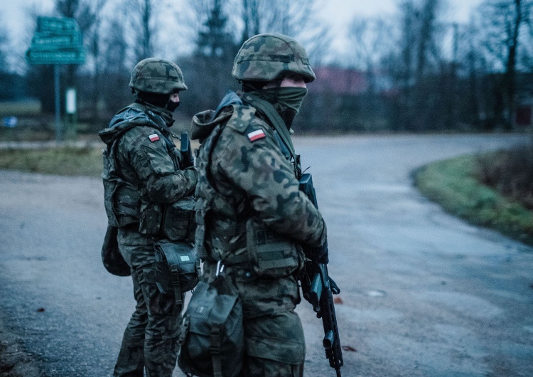 Żołnierze Wojsk Obrony Terytorialnej The Spectator: Jeśli Polska upadnie upadniemy wszyscy. Rodzi się pytanie: po czyjej stronie jest UE?