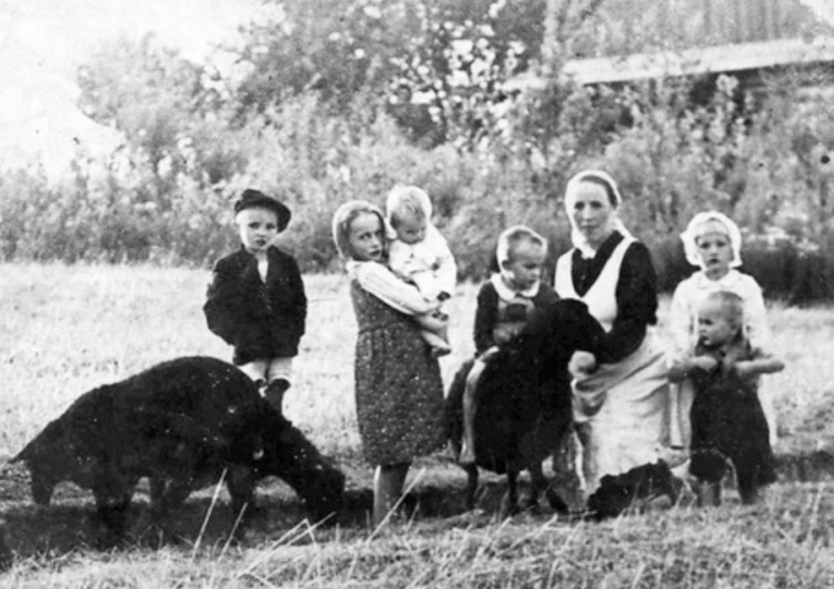 Wiktora Ulma z dziećmi Zamordowani wraz z dziećmi za pomoc Żydom. Za miesiąc beatyfikacja rodziny Ulmów