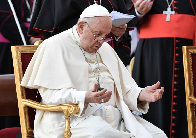 Papież Franciszek Dziekan Teologii KUL: Papież nie aprobuje tworzenia formuły błogosławienia par jednopłciowych