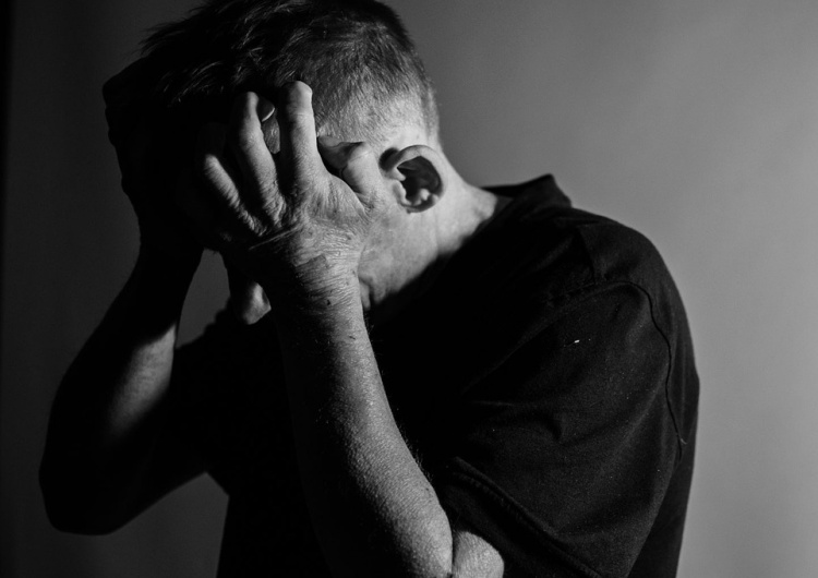 zdjęcie poglądowe [wywiad] Bp Jazłowiecki: Przeżywamy trudny okres przygnębienia i depresji