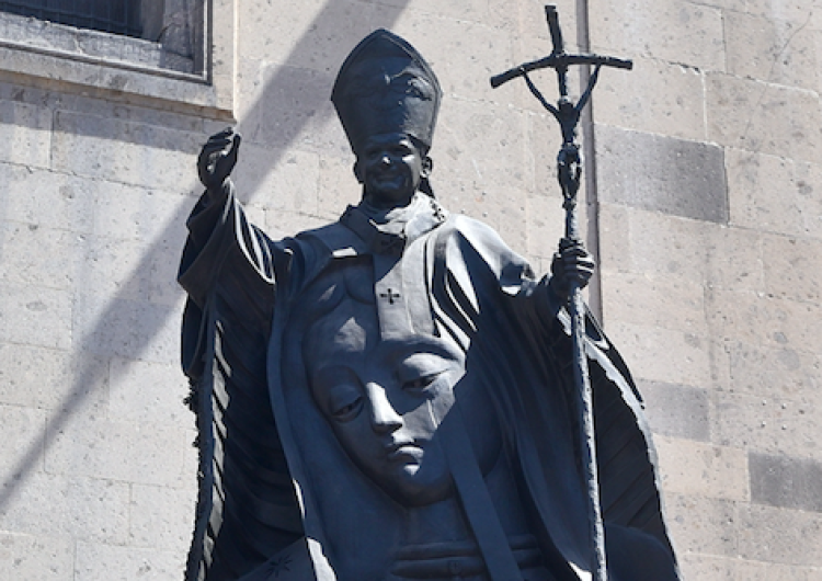 Pomnik Jana Pawła II wykonany z kluczy zebranych od mieszkańców Meksyku Klucz do serca i pomnik z kluczy - Jan Paweł II papież podróży
