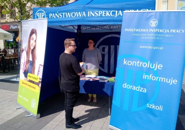 Okręgowy Inspektorat Pracy w Katowicach w trakcie projektu edukacyjnego „Pierwsza praca – pierwszy krok”. OIP w Katowicach także edukuje młodych o prawach pracowniczych