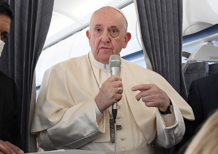 Papież Franciszek „Demokracja słabnie, kiedy wartości narodowe są rozwadniane”. Franciszek ostro przeciwko superpaństwu